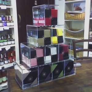 Foto espositore realizzato in plexiglass per Cioccolato da 75 gr